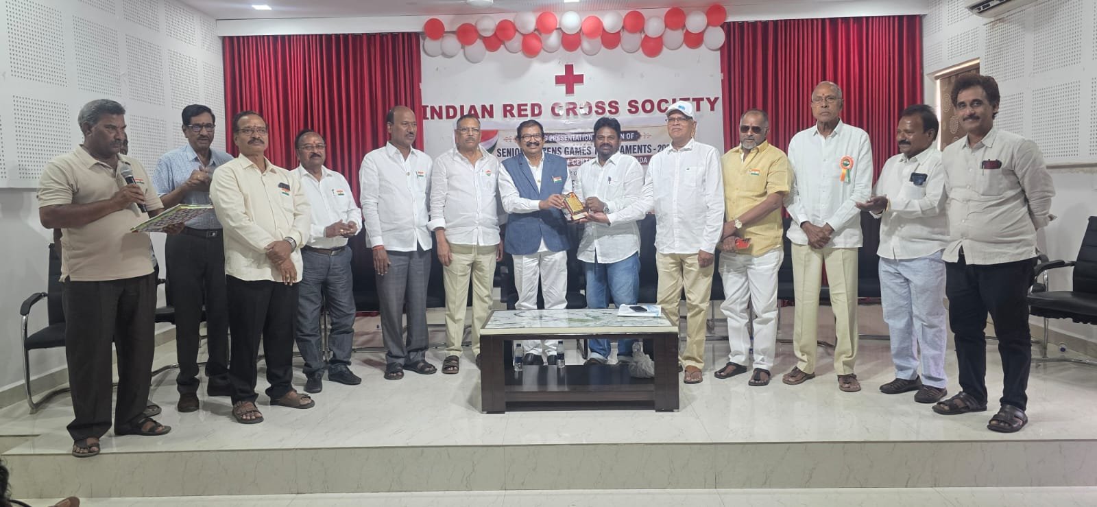 విశ్రాంత ఉద్యోగులు సమాజసేవకు పునరంకితం కావాలి: డా. పి. విజయచందర్ రెడ్డి